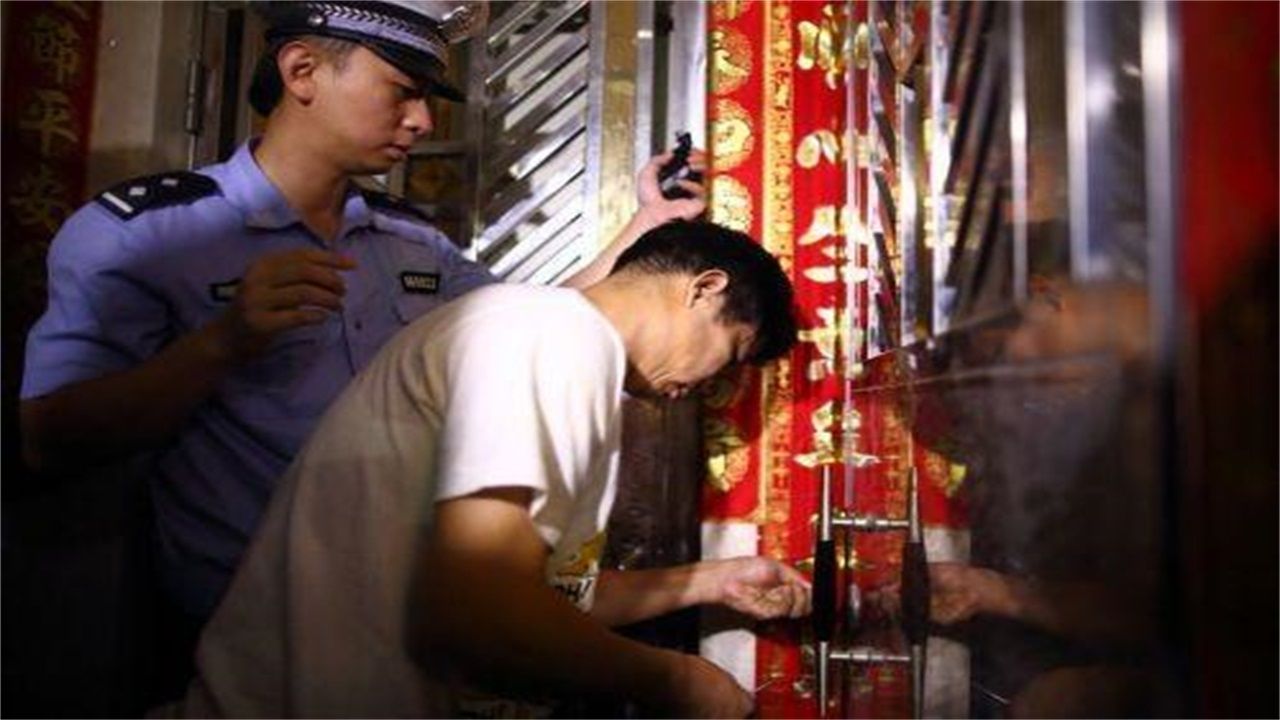 三都县请开锁师傅开了锁后，师傅为什么一般都不进门，就算主人请也不进去？